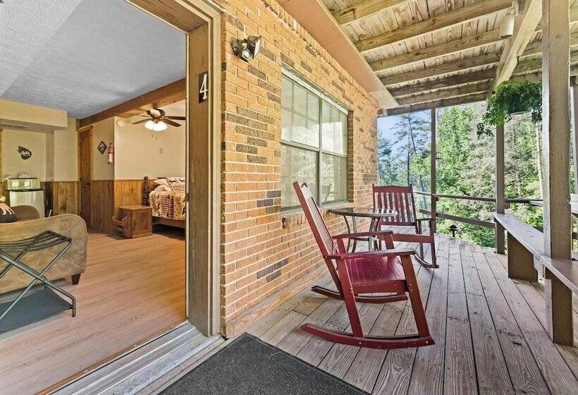 호스텔 Cascades Inn