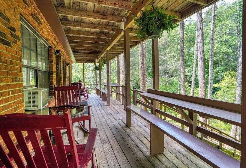 호스텔 Cascades Inn