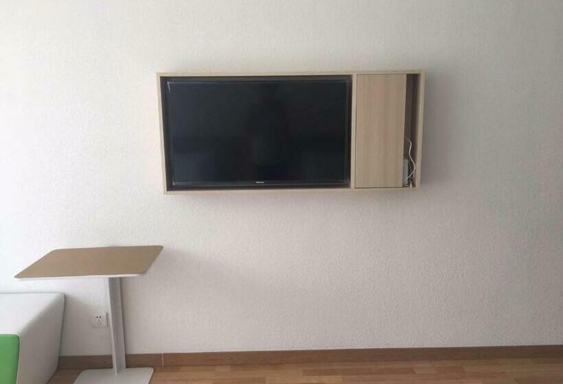 Отель 7 Days Inn Zhangjiakou Huailai Shacheng Branch