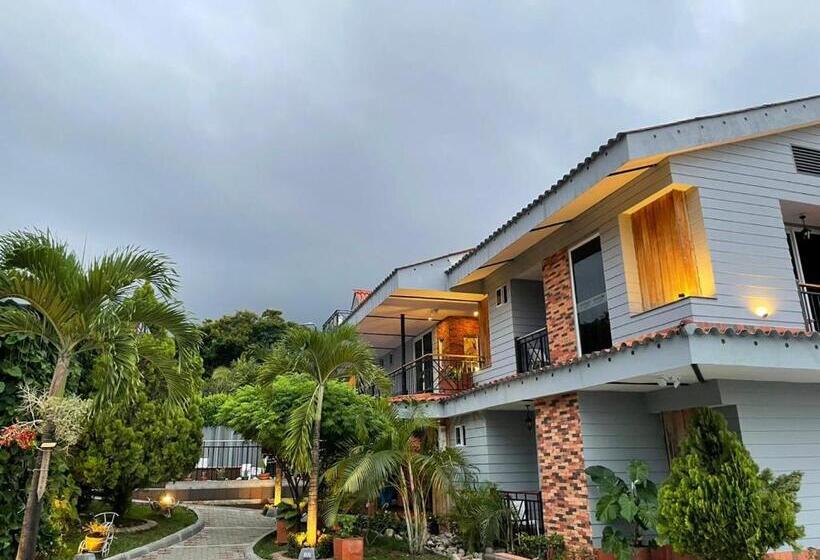 هتل Campestre Manoa