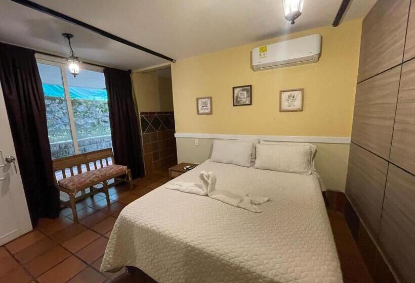 هتل Campestre Manoa