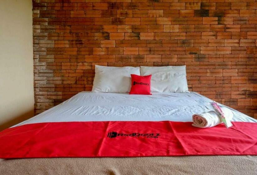 هتل Reddoorz At Jalan Raya Solo Tawangmangu