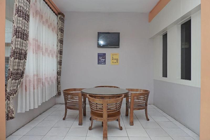 فندق Spot On 2200  Gunung Sari