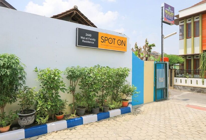 Отель Spot On 2440 Wallet Family Residence Syariah
