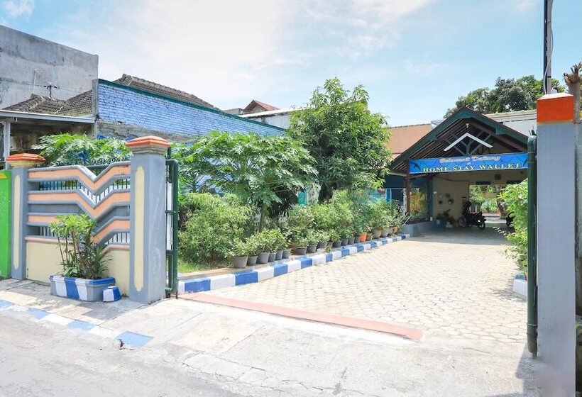 Отель Spot On 2440 Wallet Family Residence Syariah