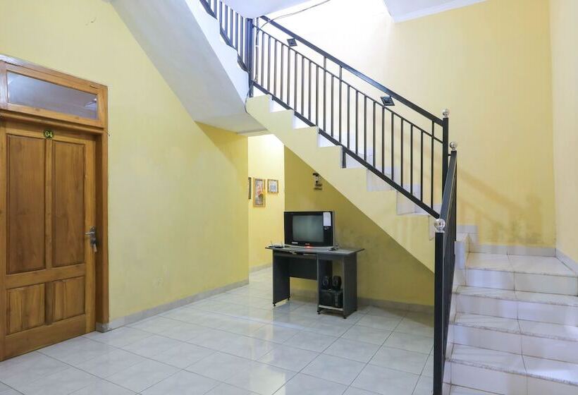 Отель Spot On 2440 Wallet Family Residence Syariah