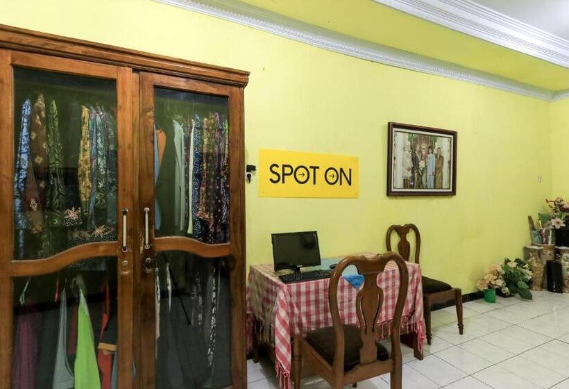 Отель Spot On 2440 Wallet Family Residence Syariah