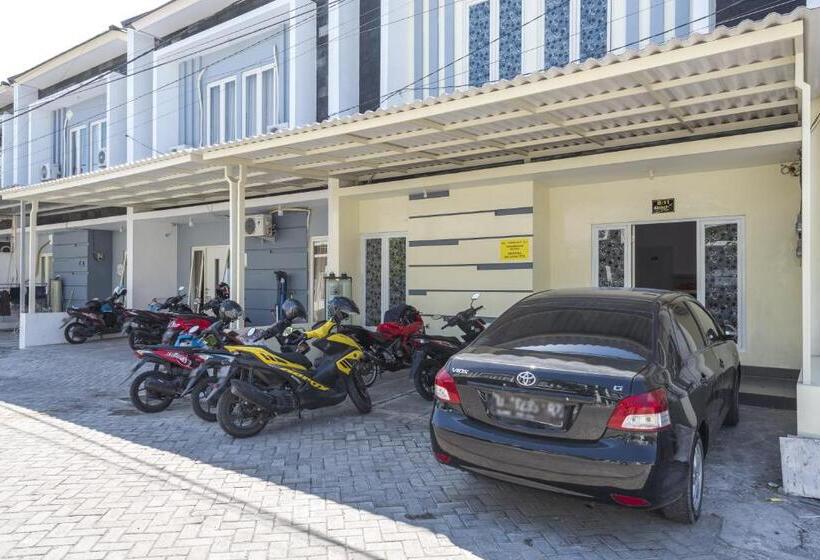 پانسیون Koolkost Near T2 Juanda Airport