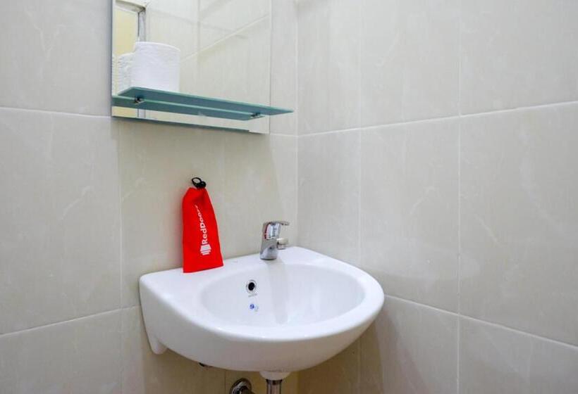 پانسیون Reddoorz Near Stadion 45 Karanganyar