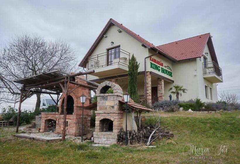 민박 Kamarás Ring House