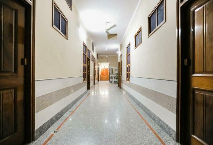 فندق Oyo 40880  Shashi