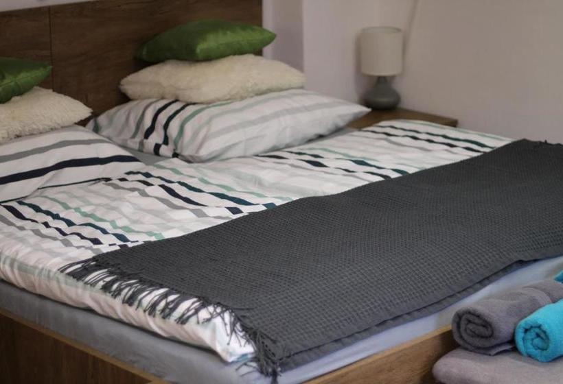 פנסיון Apartmány Caffe & Grill