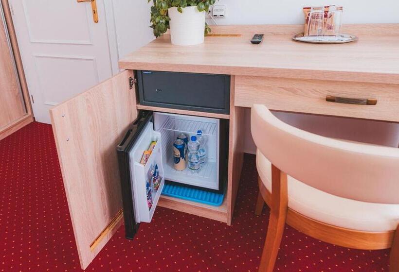 پانسیون Kavárna A Penzion Reichl