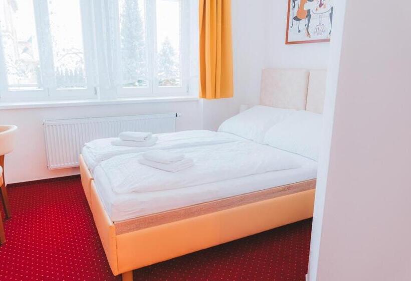 پانسیون Kavárna A Penzion Reichl