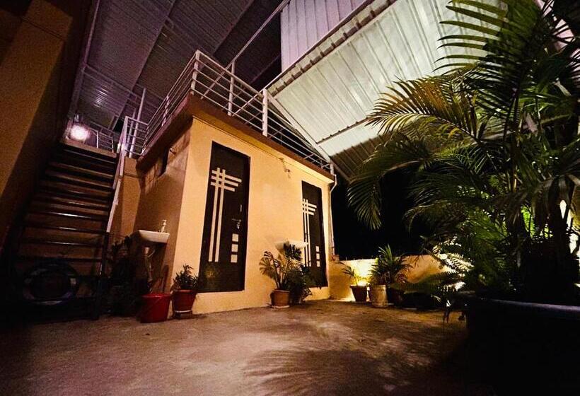 Пансион Pebble Bay Home Stay
