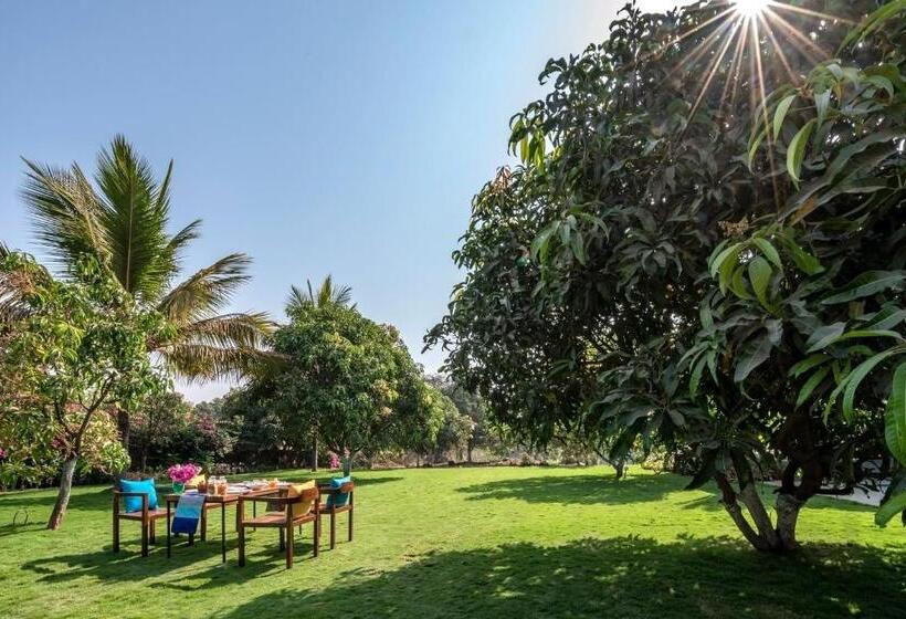 Пансион Saffronstays Casa Manga, Karjat   Pet Friendly Pool Villa Near Nd S Film World And Saltt