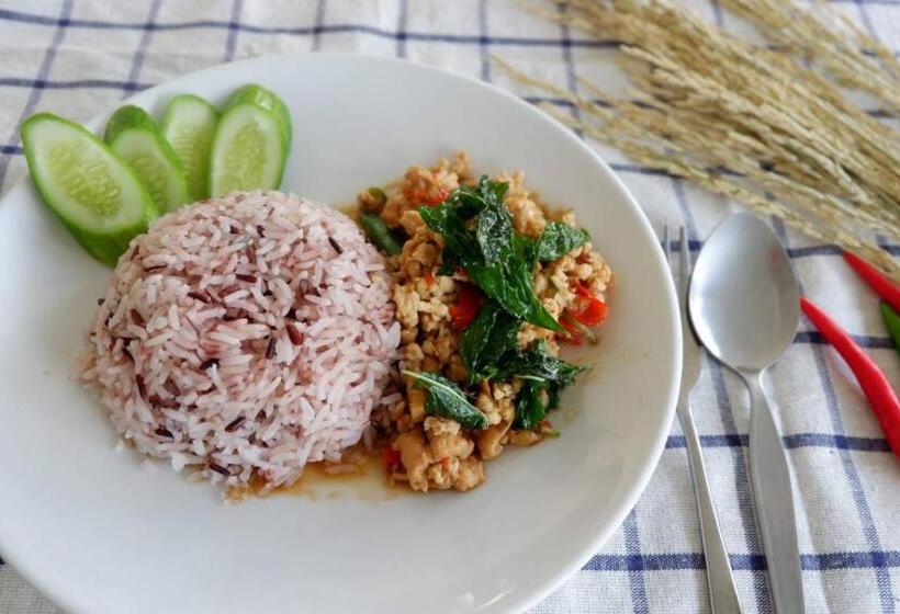 הוסטל Snooze Inn Phuket   Free Shuttle To Bang Rong Pier