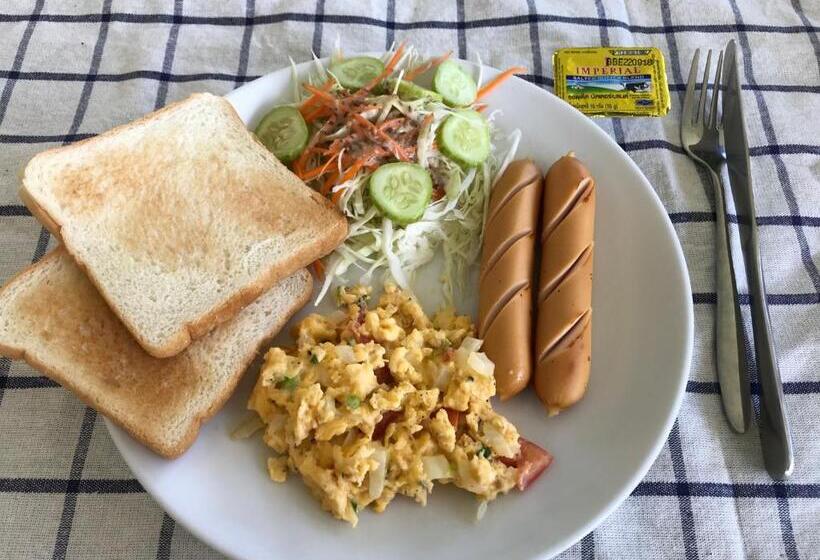 הוסטל Snooze Inn Phuket   Free Shuttle To Bang Rong Pier