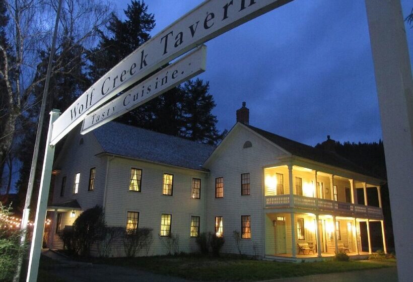 호스텔 Wolf Creek Inn & Tavern