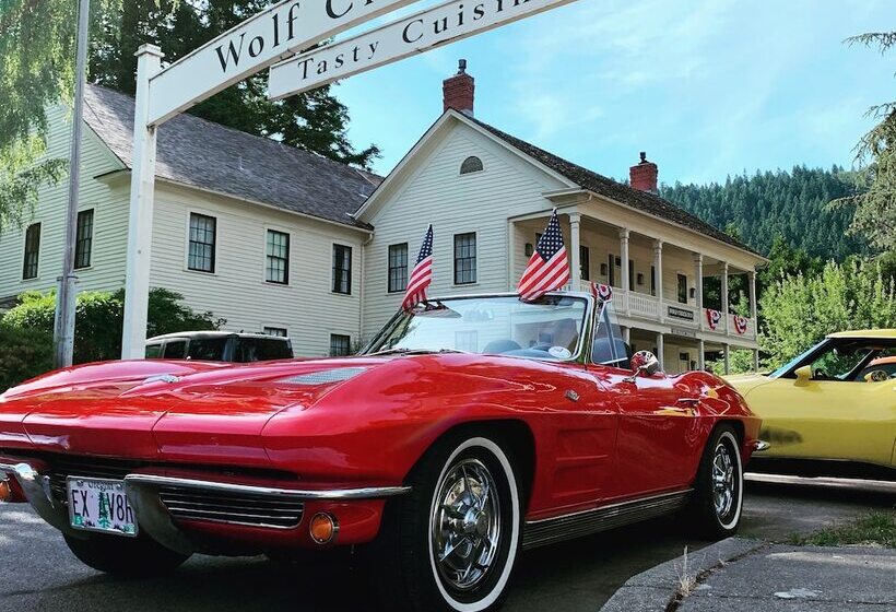 호스텔 Wolf Creek Inn & Tavern