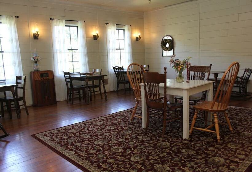 호스텔 Wolf Creek Inn & Tavern