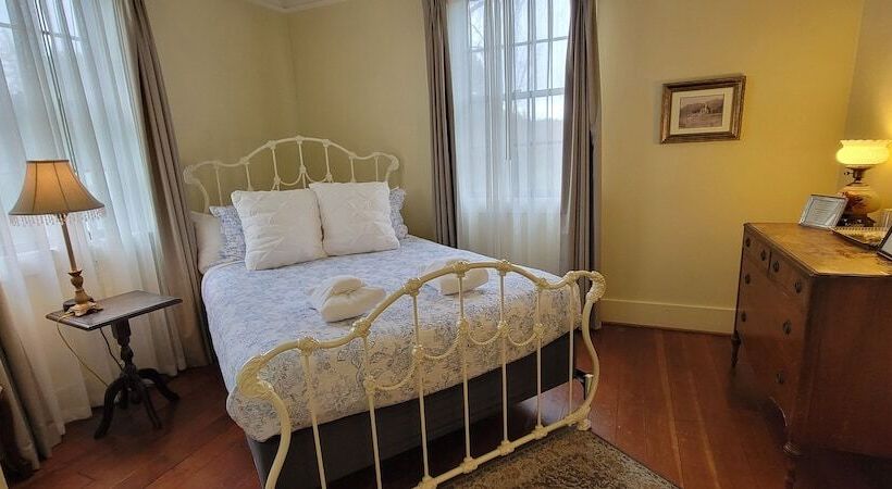 호스텔 Wolf Creek Inn & Tavern