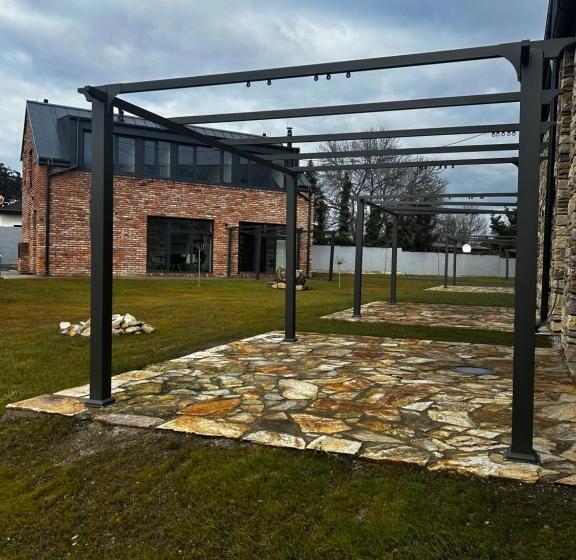 בית מלון כפרי Palace Resort Jíloviště