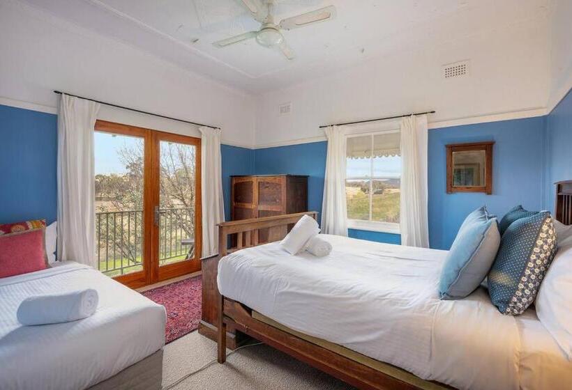 Отель Experience Country Mudgee At Lone Pine Farmhouse