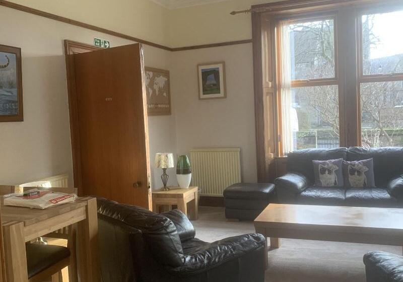 פנסיון Dunclutha Guest House