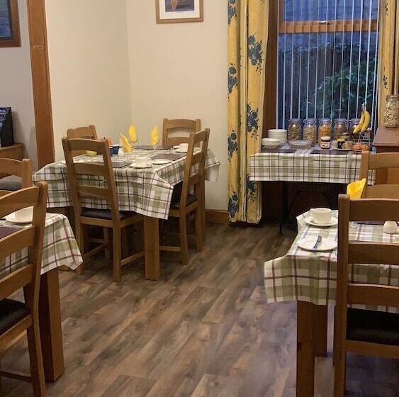 פנסיון Dunclutha Guest House