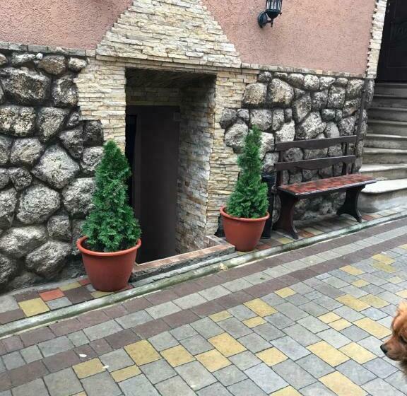 פנסיון Guest House Zhanna
