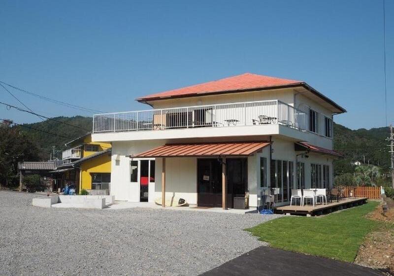 بنسيون Guesthouse & Beach Cafe Fuego