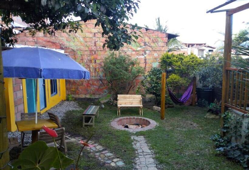 פנסיון Hostal Macondo Inn
