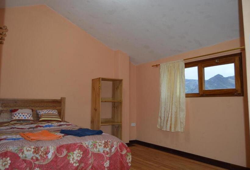 پانسیون Kuyllur ñán