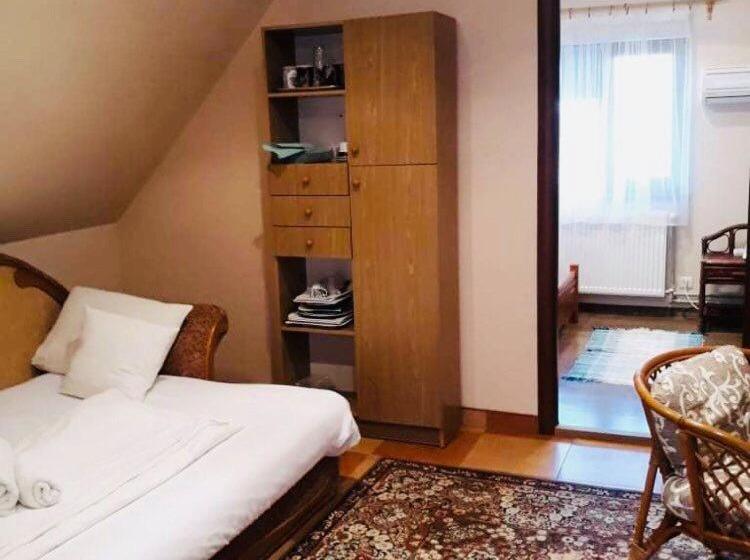 ペンション Monica