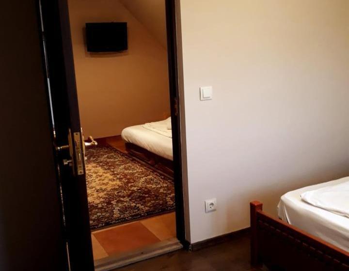 ペンション Monica