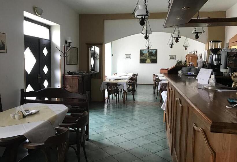 Общежитие Restaurant Penzion U Buchlovskeho Zamku