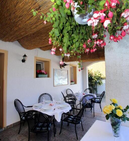 Общежитие Restaurant Penzion U Buchlovskeho Zamku