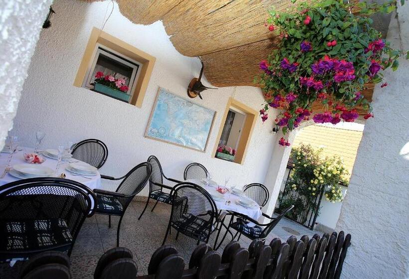 Общежитие Restaurant Penzion U Buchlovskeho Zamku