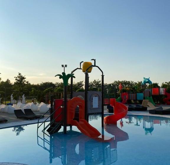 בית מלון כפרי Resort Plaza Lake