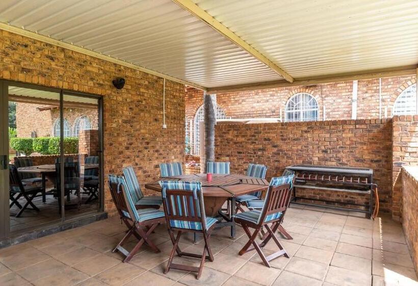 ペンション Oppiplot Guest House & Venue