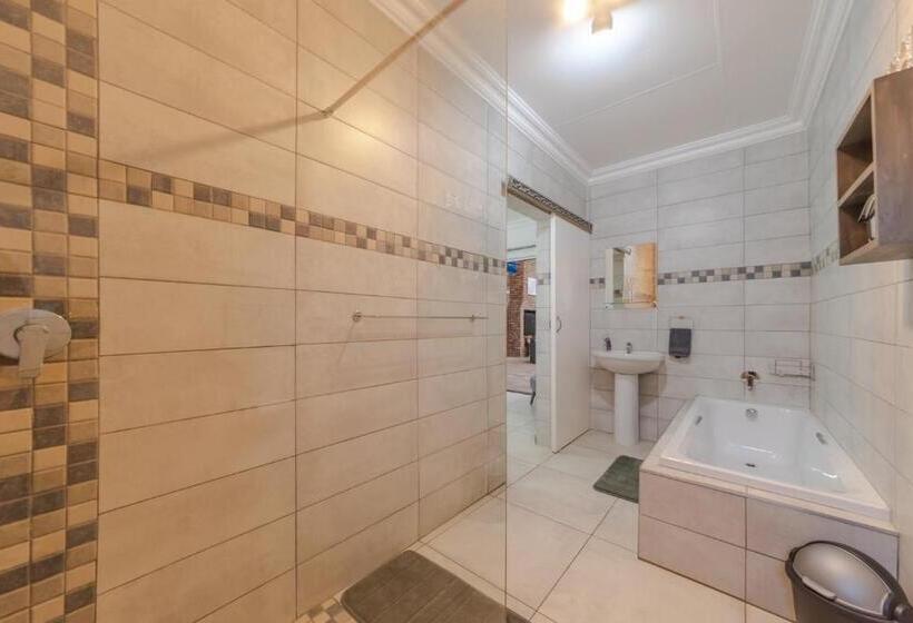 ペンション Oppiplot Guest House & Venue