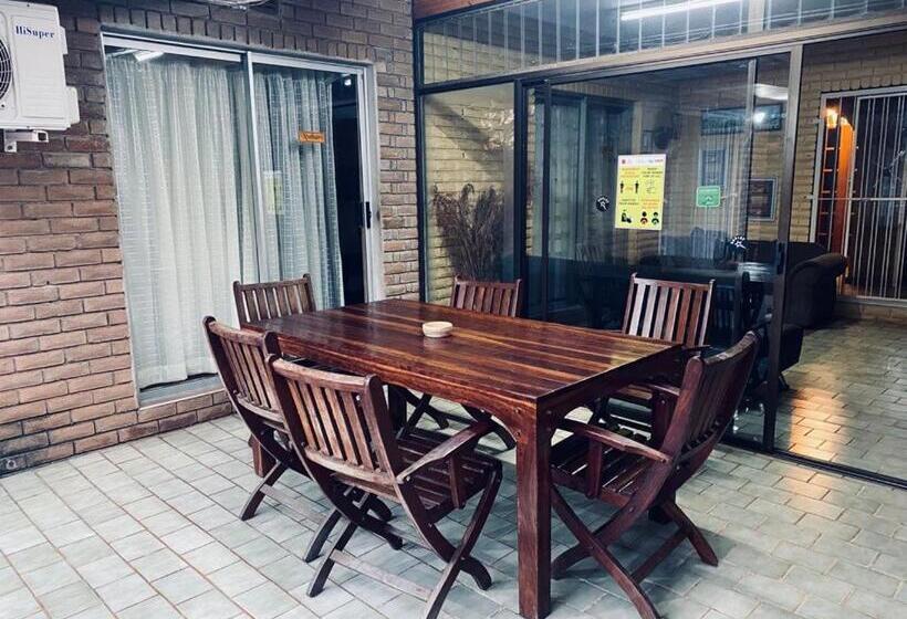 بنسيون Xisaka Guest House