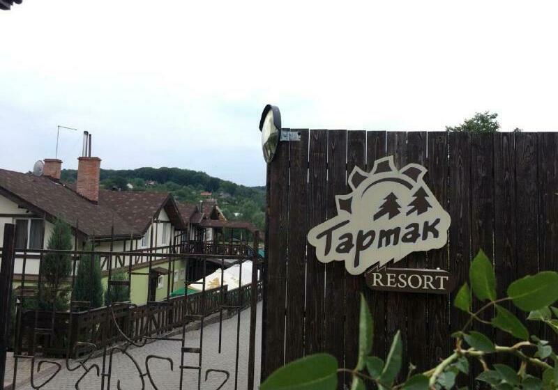 הוסטל Tartak Resort