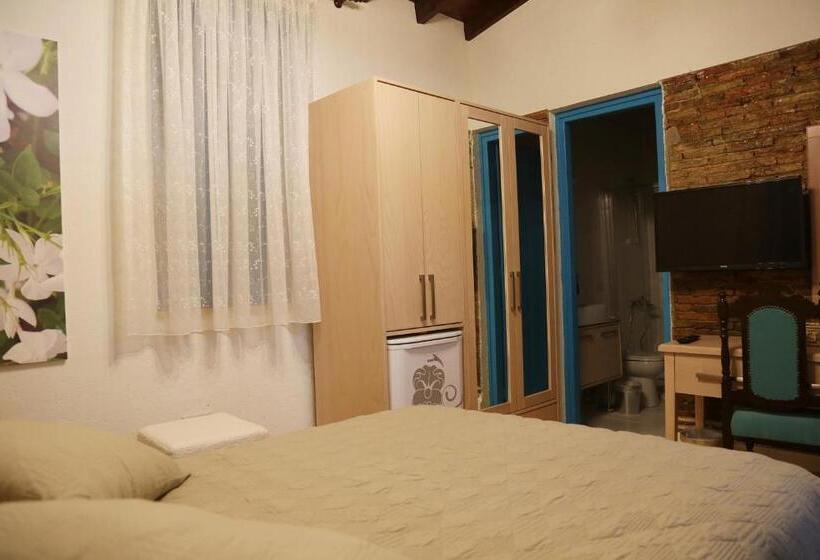 تختخواب و صبحانه Cypriot Swallow Boutique