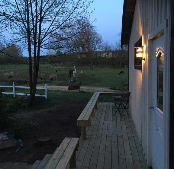هتل Farm Stay Happy Dogs Ranch