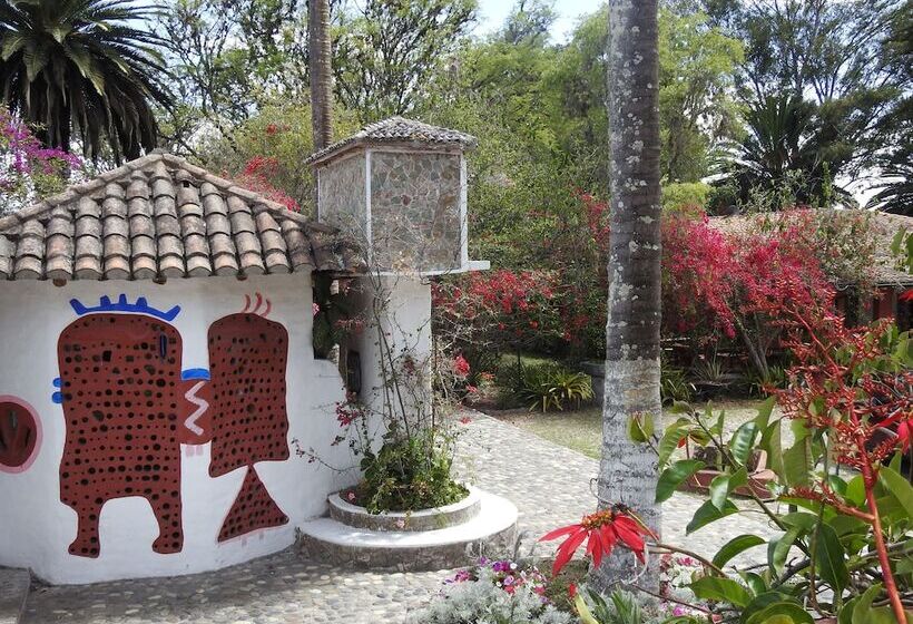 בית מלון כפרי Hosteria Museart Pantavi