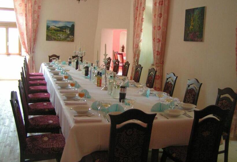 فندق Kaštieľ Biela Dáma A čierny Rytier