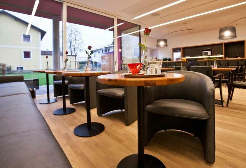 ホテル Wallern Garni