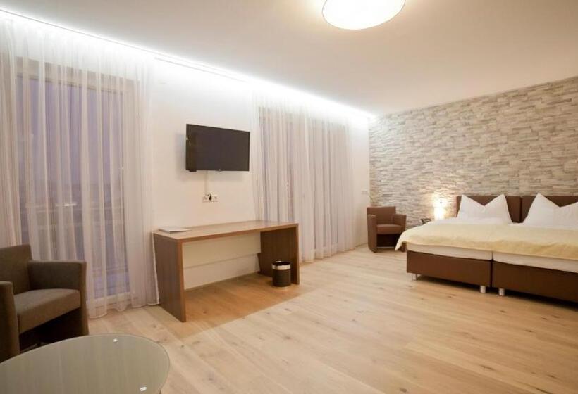 ホテル Wallern Garni